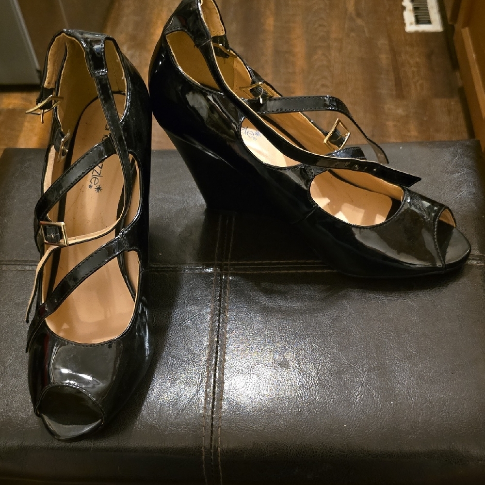 Shoe Dazzle Glossy Black Wedge Heels
